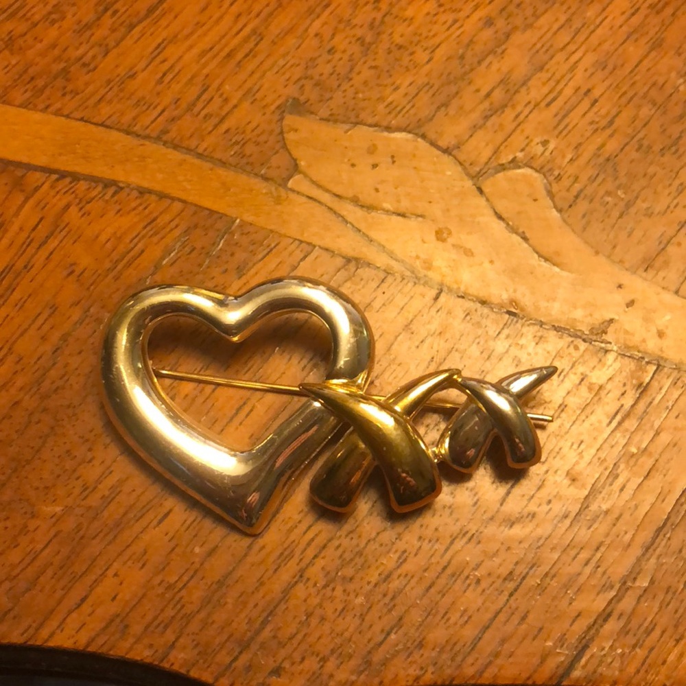 Heart brooch❤️3/$12 sale❤️